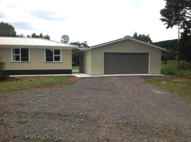 New double garage and covered walkway to house