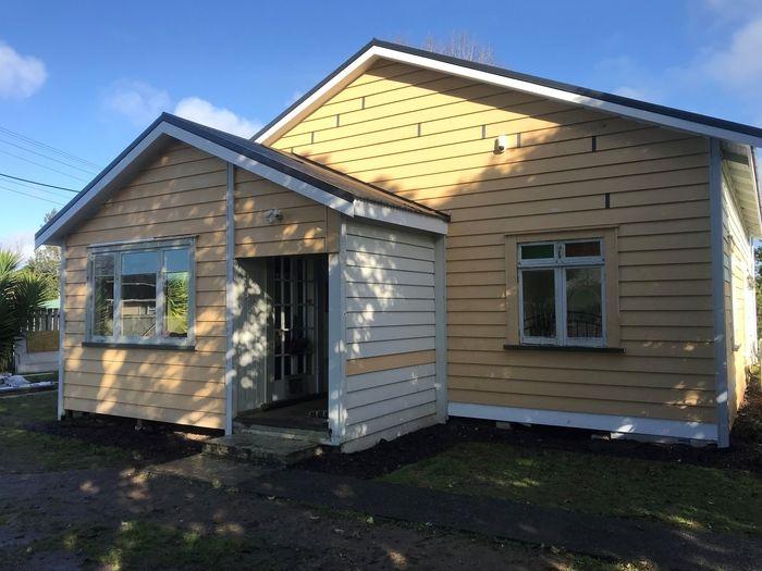 Re-cladding to bungalow - replace broken and rotten timber weatherboards, facings and trim to match existing 1920's bungalow.